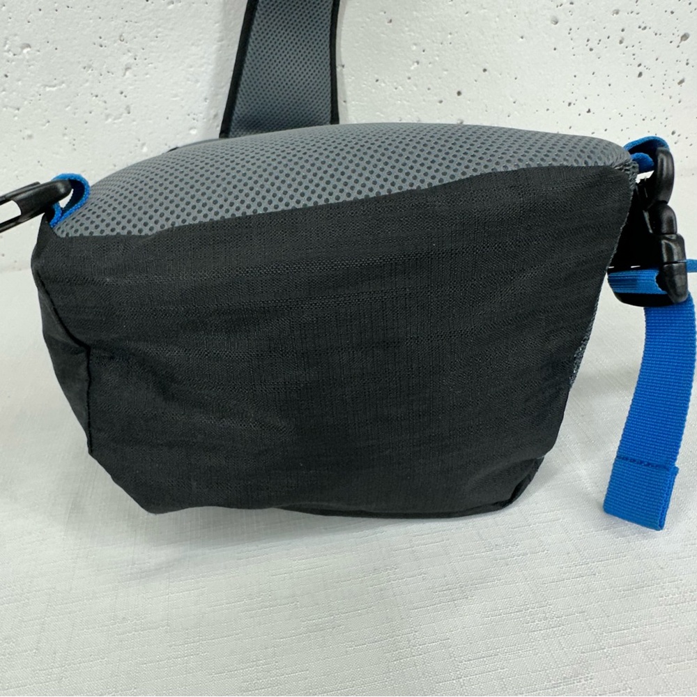 Eddie Bauer Ripstop Black & Blue Lightweight 8L Sling Pack - Picture 7 of 12